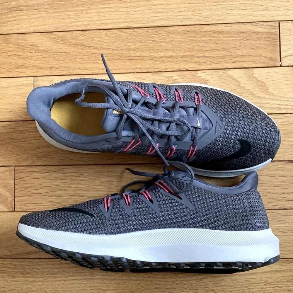 NIKE QUEST AA7412-003 Coal &Pink Running Sneakers Size:9 EUC